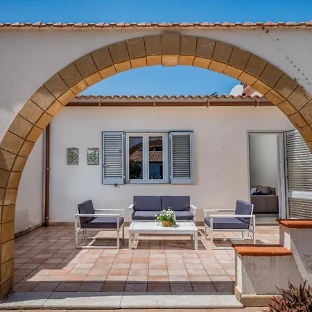 Spada Con Ampi Spazi Esterni Villa San Vito Lo Capo