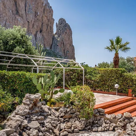 Spada Con Ampi Spazi Esterni