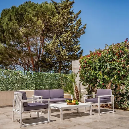 Spada Con Ampi Spazi Esterni